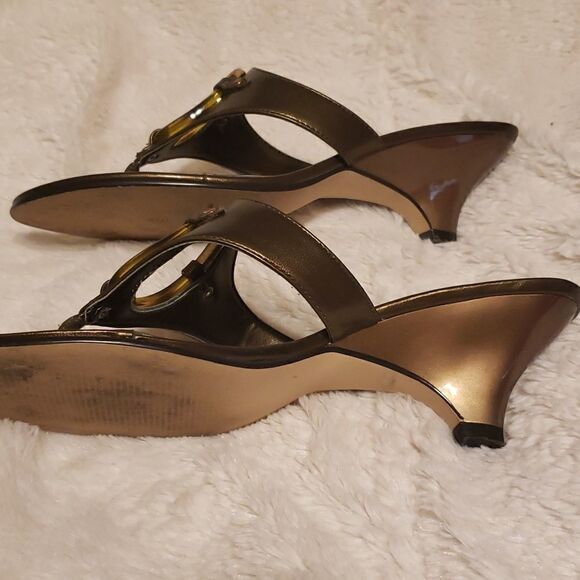 IMPO. Size 7.5. Eyeful metallic sandals. - Picture 3 of 5
